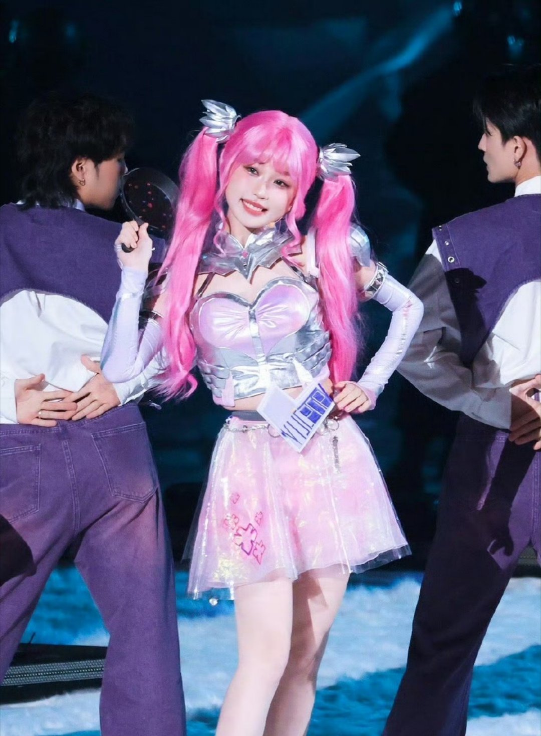 虞书欣cos焦糖拿铁，不开玩笑，就该🎀本体小舒心穿，萌没边儿了！！！ ​​​