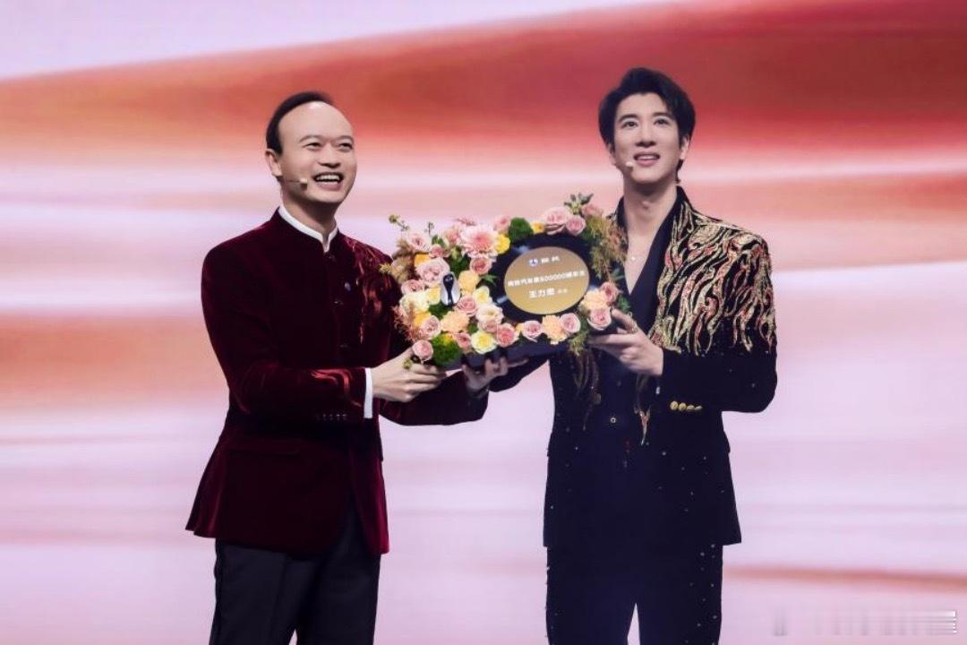 没想到，连天王王力宏都成了腾势N9闪充版的车主！王力宏力挺腾势，看中的正是它能为