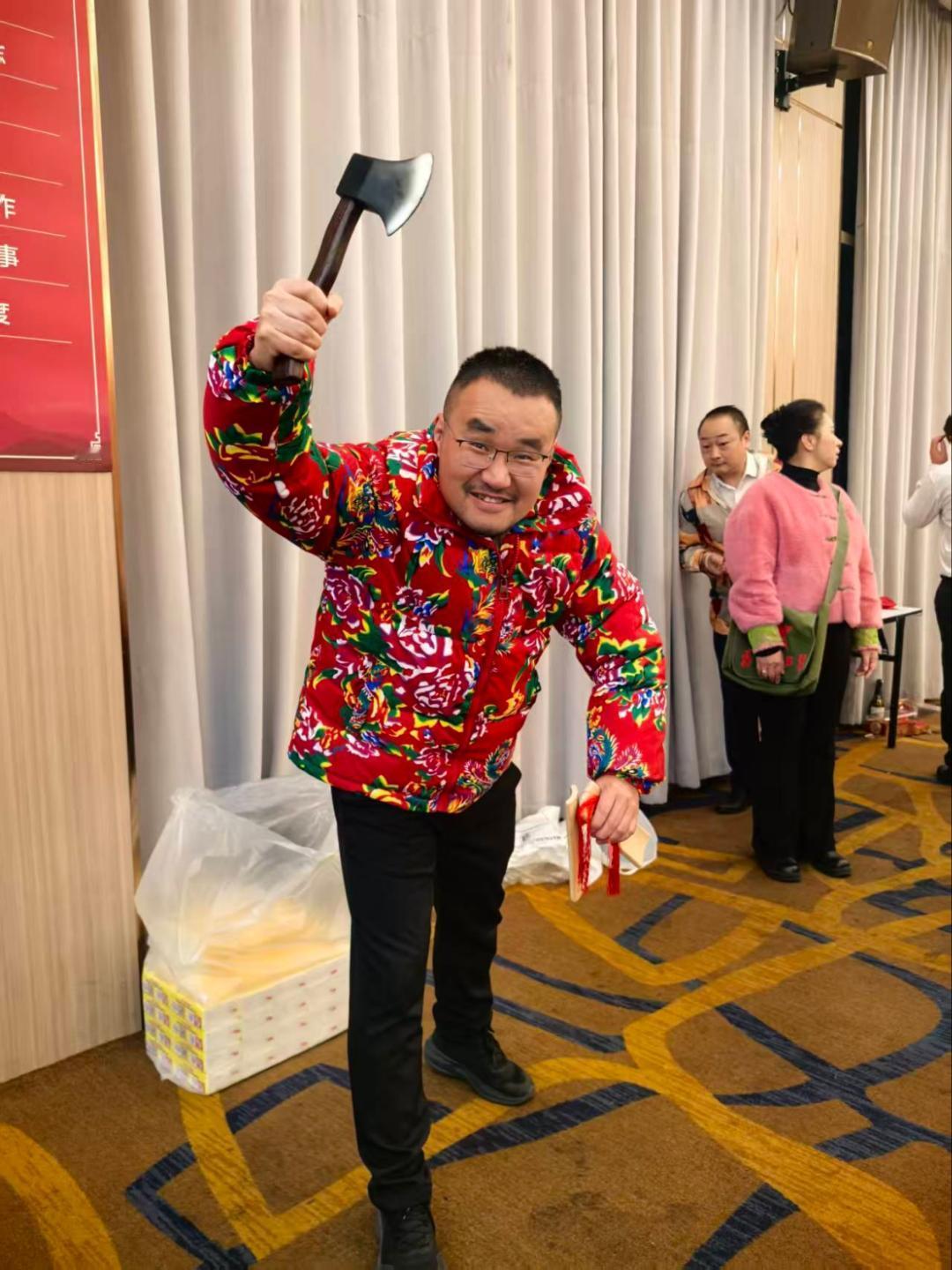 物质的充裕必然会促使精神需求如井喷般涌现，这是人类发展的自然规律。当人们的基本生