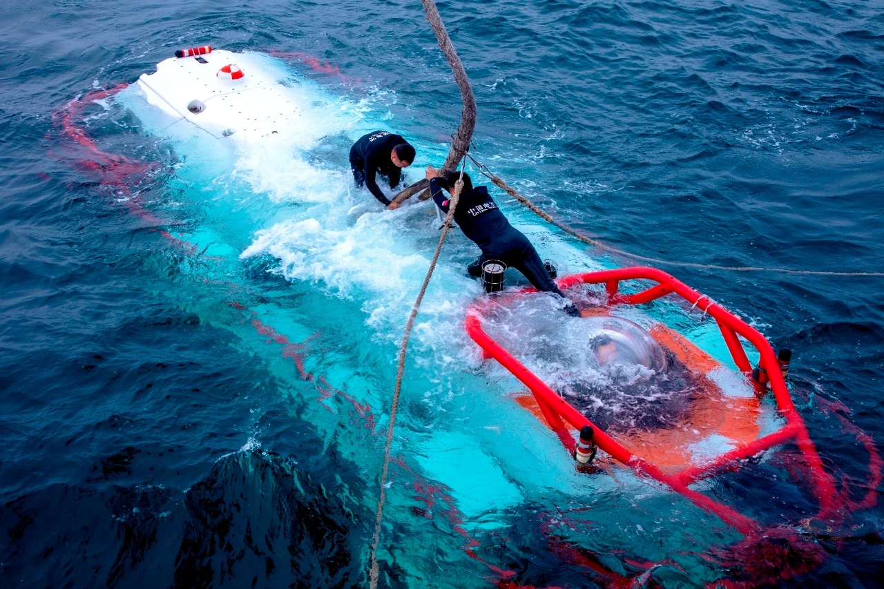援潜救生练起来阳澄湖船、北拖739船、039潜艇等要素LR7深潜救生艇出动 烽火