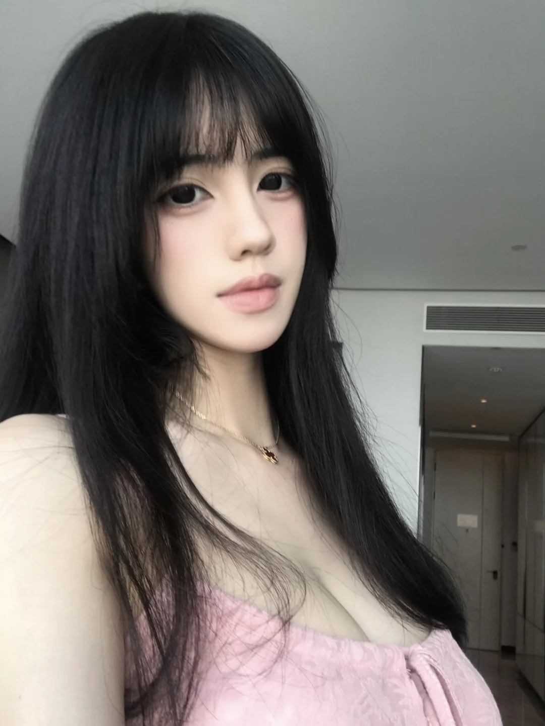 淡淡的口红出奇的适配