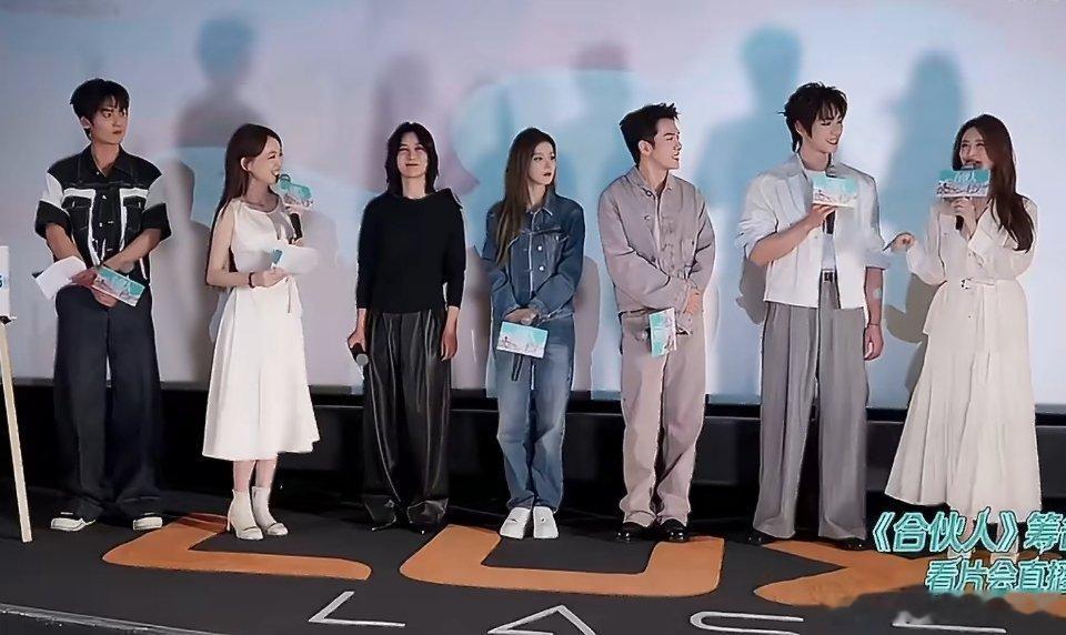 王濛的口红比李佳琦还多合伙人从赛场到美妆台！合伙人看片会直播曝光，王濛被刘烨认证