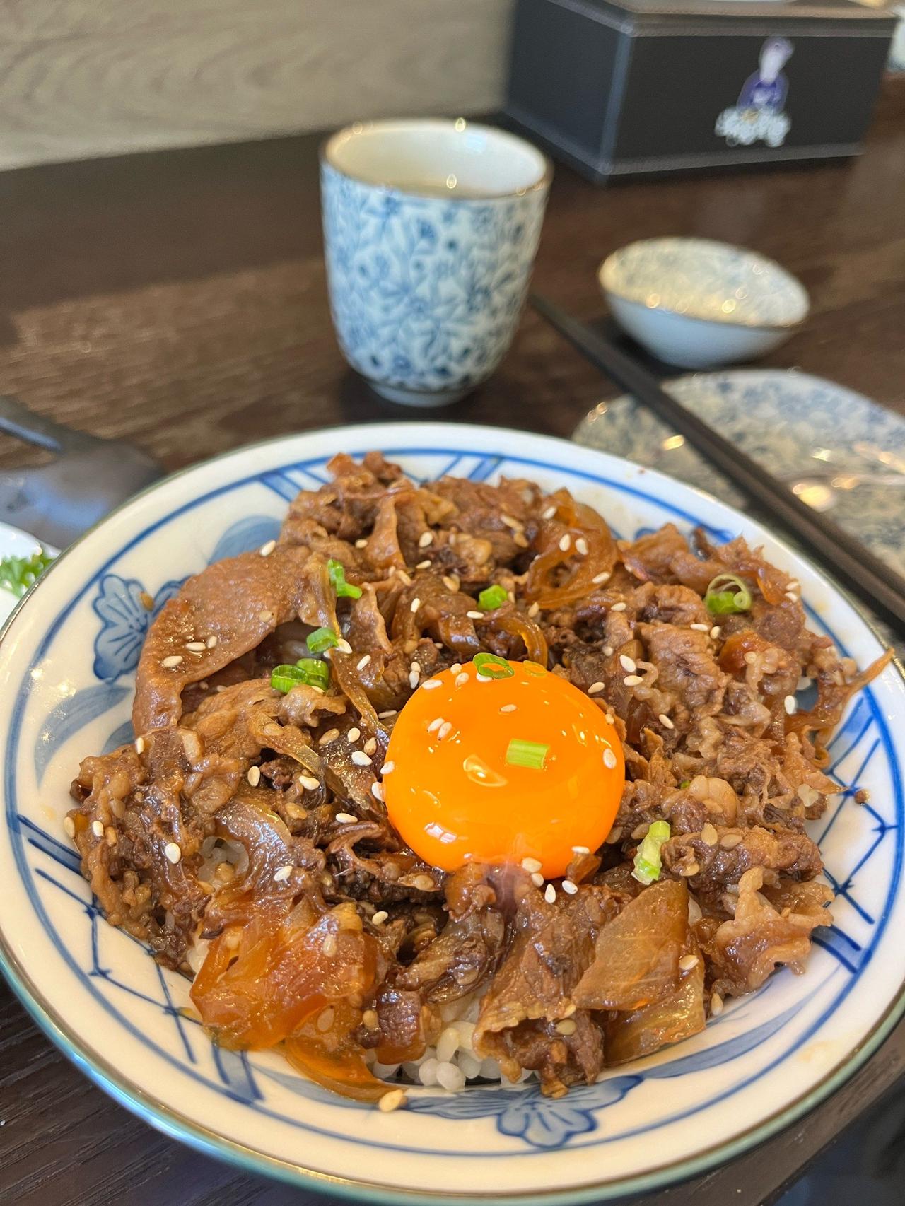 牛肉烧汁制作方法：

配料：
浓口酱油：360ml 
清酒：270ml 
味淋：
