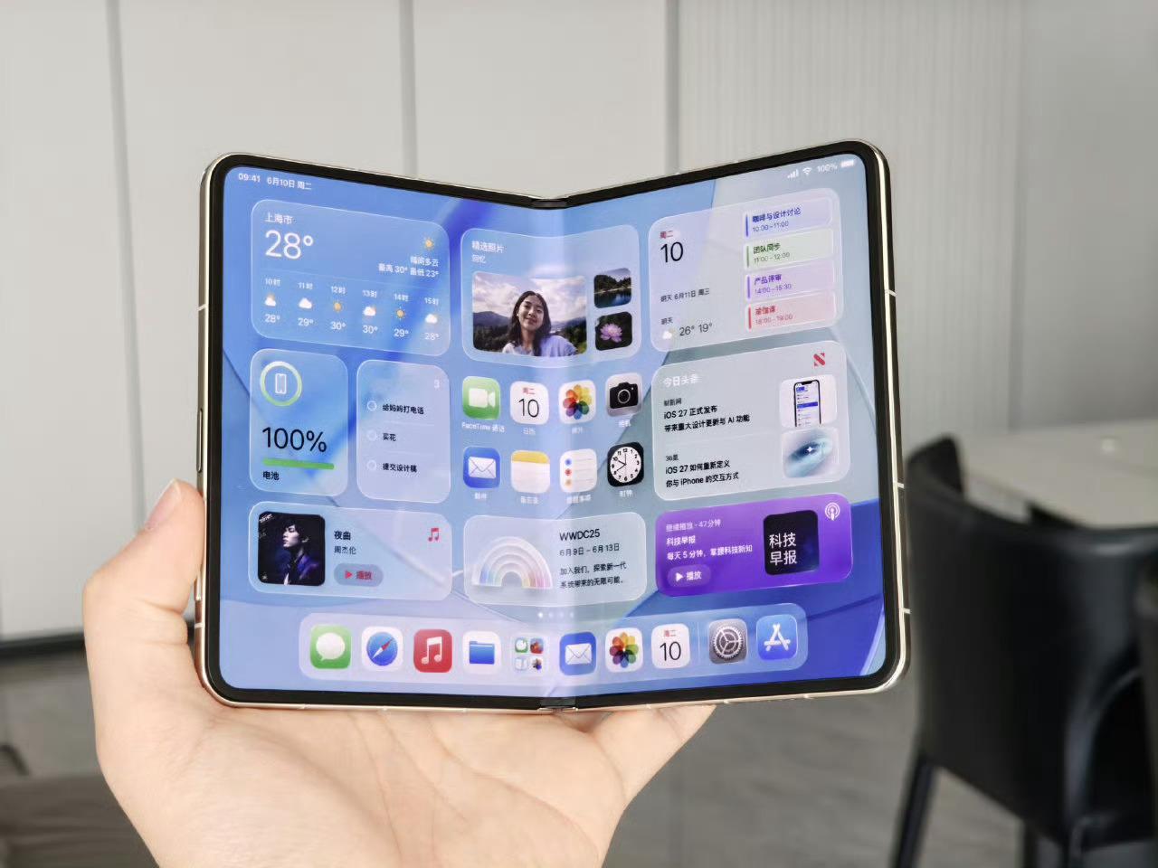 曝iPhoneFold定价14999元不要怀疑果粉的忠诚度和实力，这价格还行，而