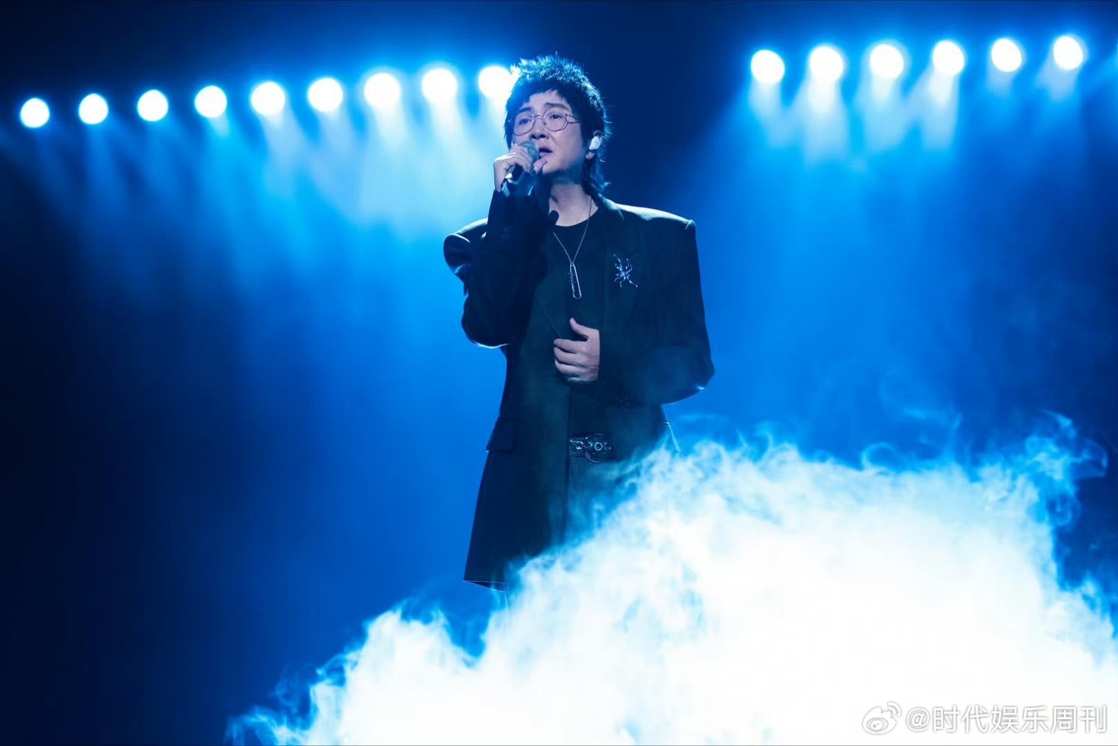 孙楠披荆斩棘大魔王 孙楠才826票不愧是乐坛大魔王，孙楠的歌声拥有极强穿透力，浑
