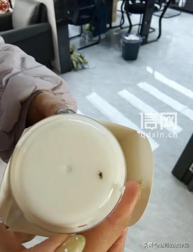 奶油杯里的“翻脸”大戏：维权是门艺术，较真是种修养

诸位朋友，今儿咱们单说一桩