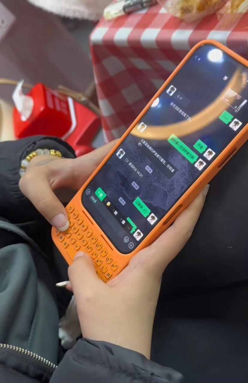 爱用26键的人有福了iPhone17加长键盘保护壳你会买吗 