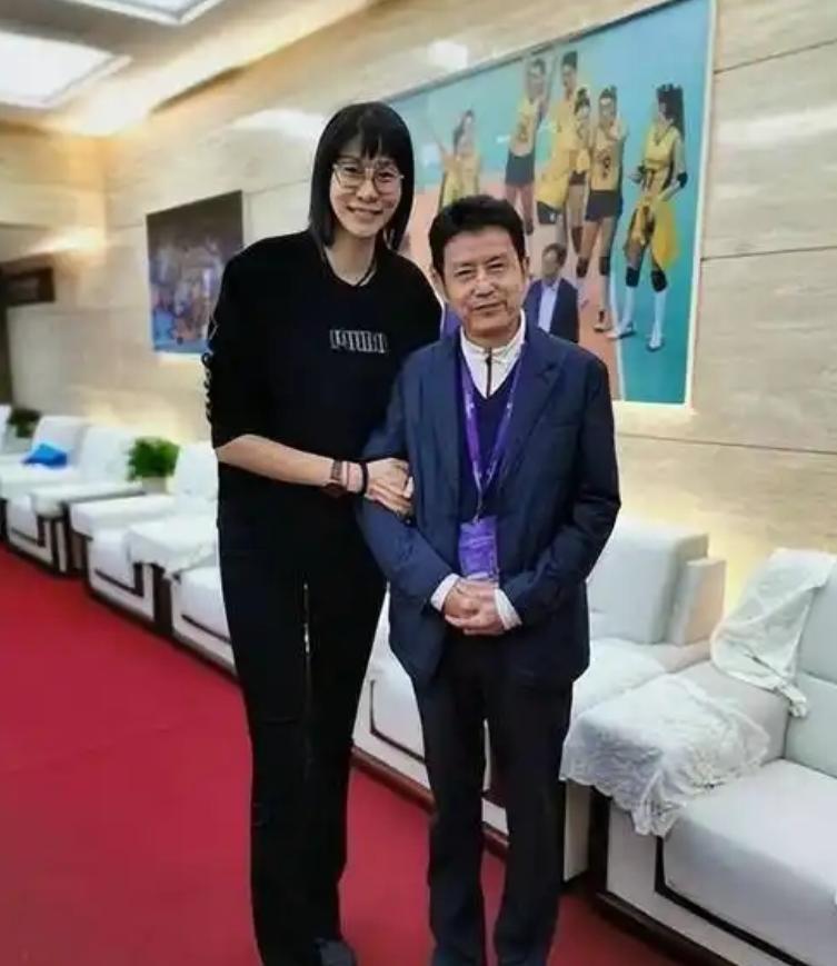 1992年，陈忠和的妻子因背包带勾住了火车，而被卷入火车下不幸而亡。3年后，陈忠