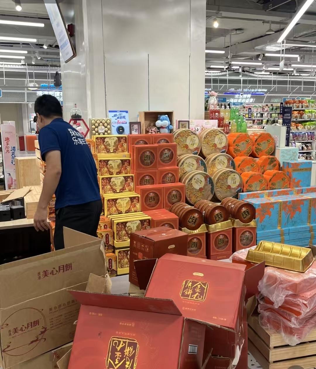 怪不得月饼不好卖了！
 
我有个姨在食品厂干了快二十年，去年中秋前却突然被裁了。
