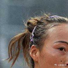 刚刚落幕的2026年美国网球公开赛女单第二轮较量中，郑钦文以2比1完成逆转，力克