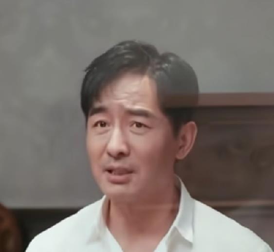 郭晓冬说想演农村戏却没人找，锄头一拿就是童子功。他山东农村出身，初中辍学掏过下水