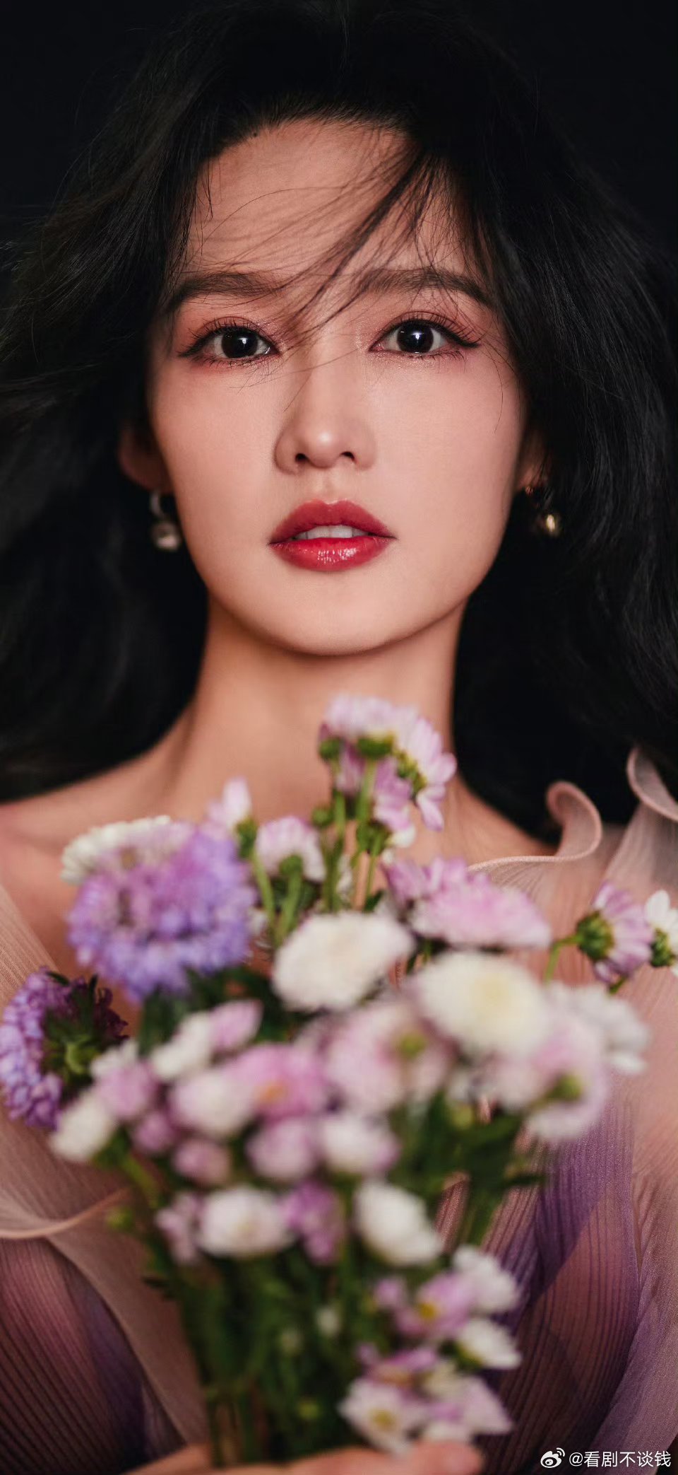 龚俊 李沁你也是年下不叫姐，还叫小沁，是有点想法的！懂事的导演快给沁年才俊递本子