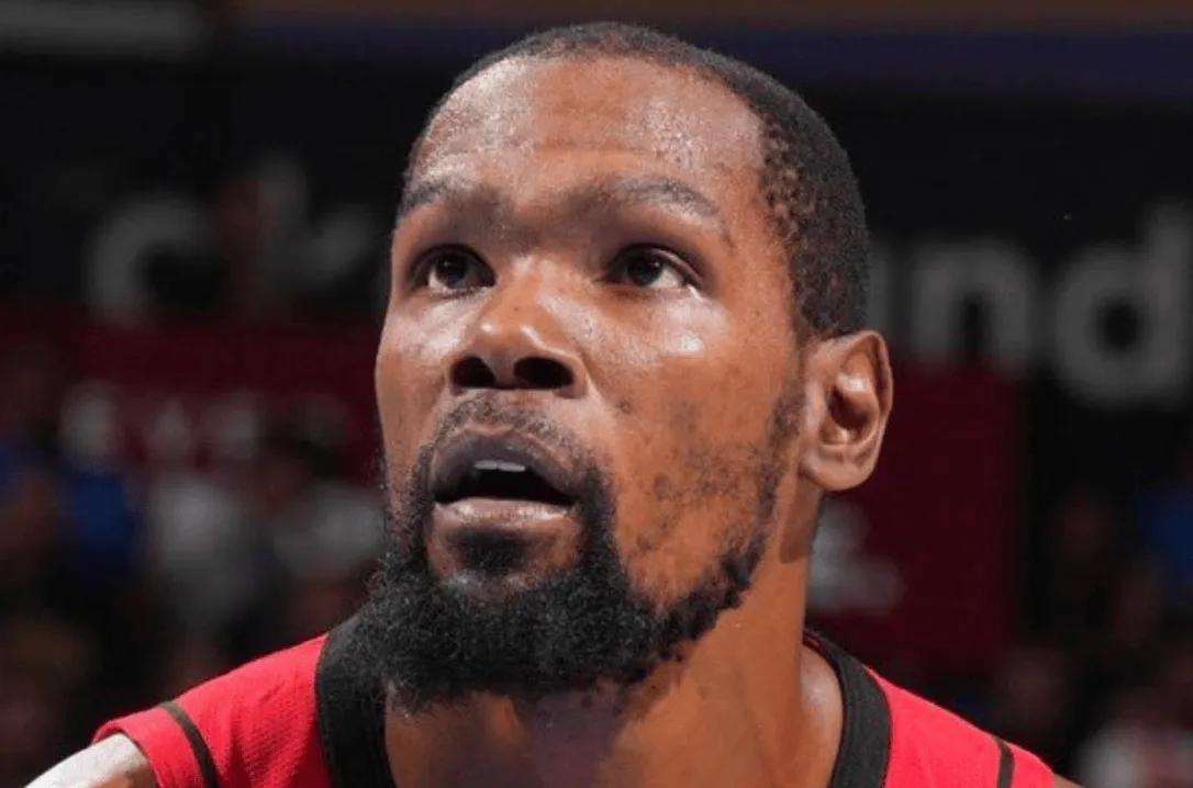 杜兰特今天又打了37分钟！
本来一场可以三节打卡的比赛，硬是被打到了最后。感觉全