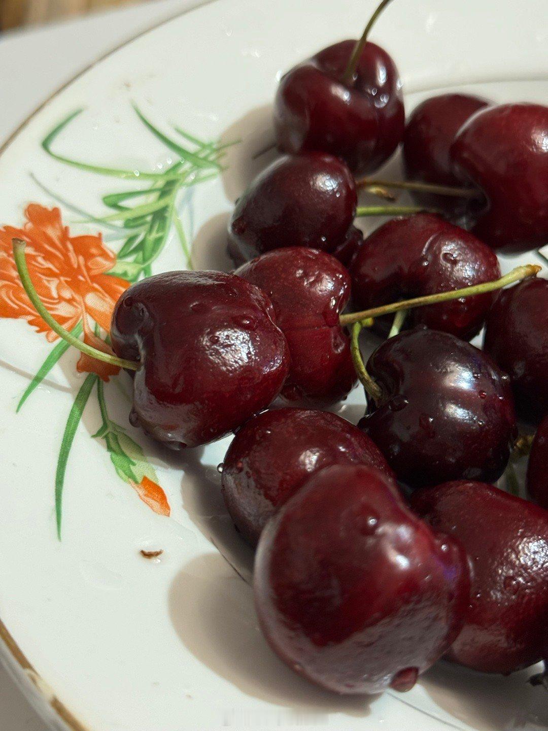 [开学季] 说冬天适合吃车厘子。果不其然，好甜，直接扛回家 2.5KG×2。 ​