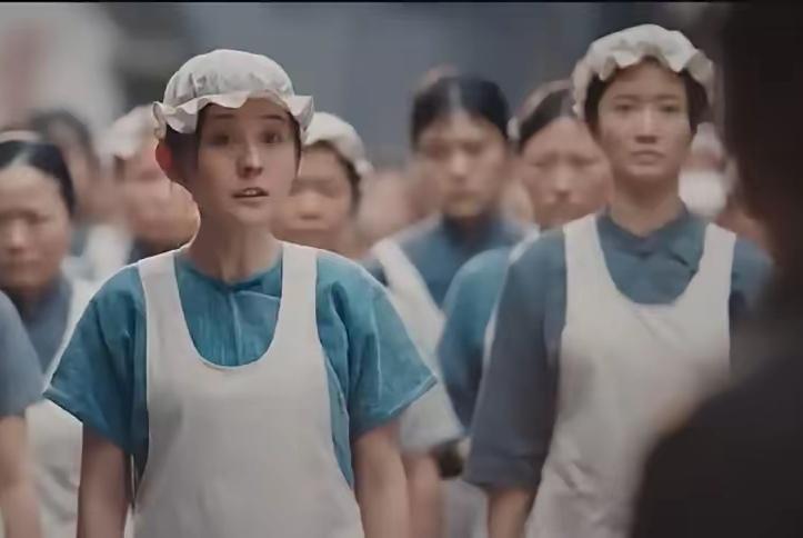 追剧巜灼灼韶华》，嫂嫂对韶华投毒，婆婆和小叔子合谋也对韶华投毒，韶华一夜之间掉进