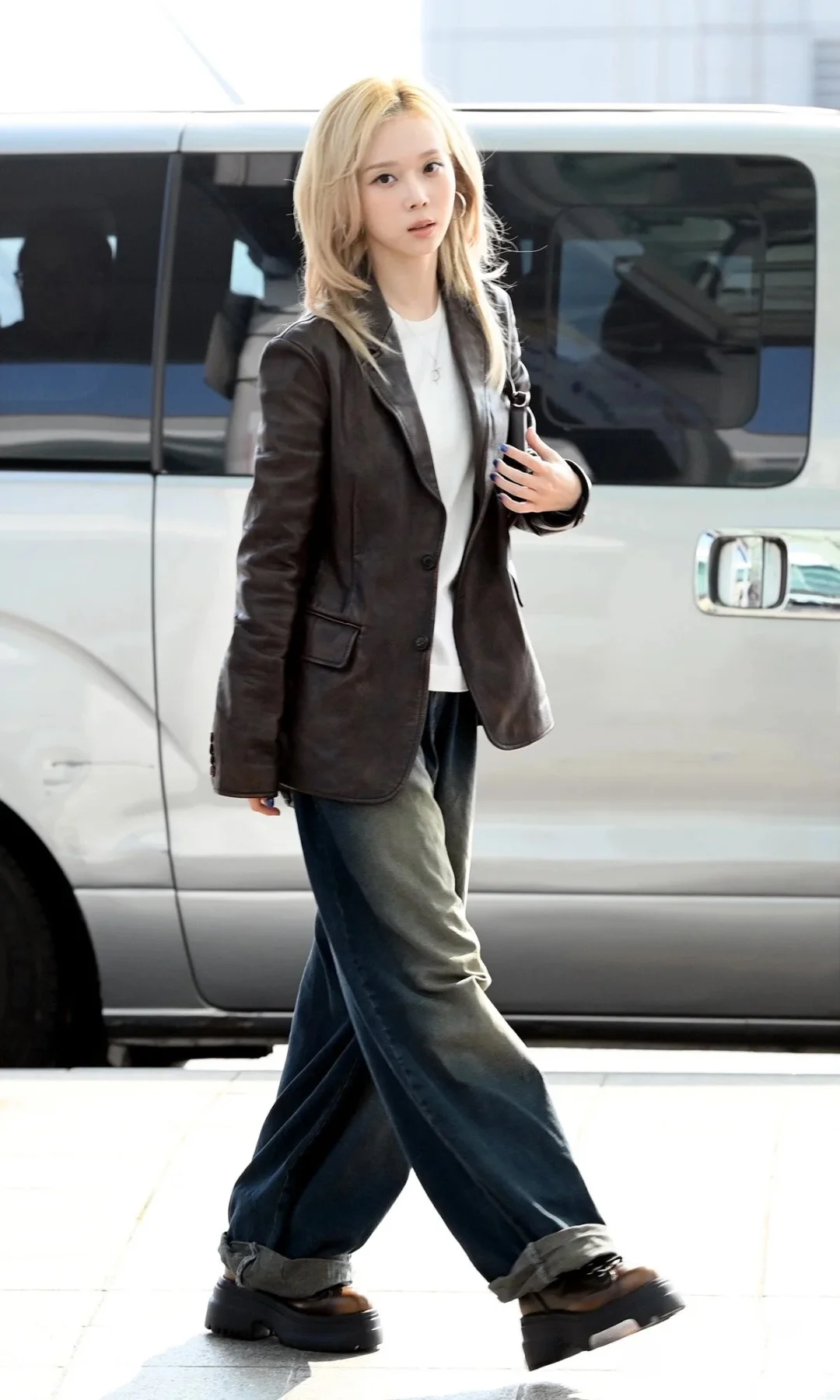 金玟庭金发，复古穿搭有秋天的氛围感了！