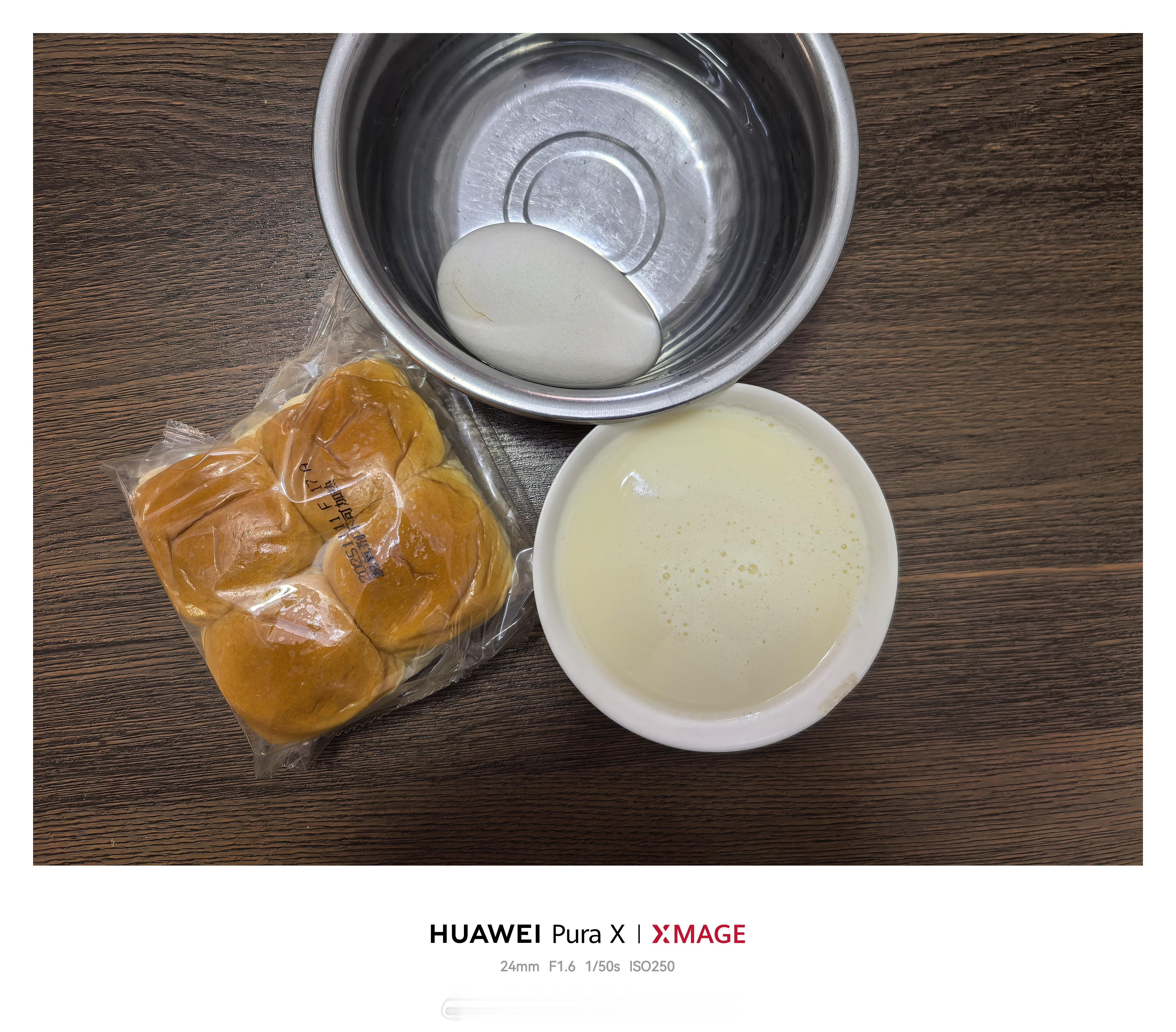 我的早餐，一碗豆浆，一个黄油餐包，一个鹅蛋，这么说吧，不光是睡前，我24小时都有