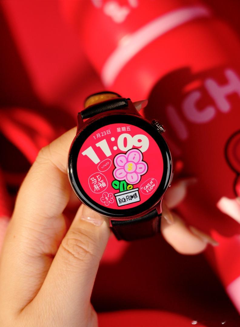 vivo WATCH 5更新了全新的有钱花新春定制表盘寓意好新年送父母长辈也是不