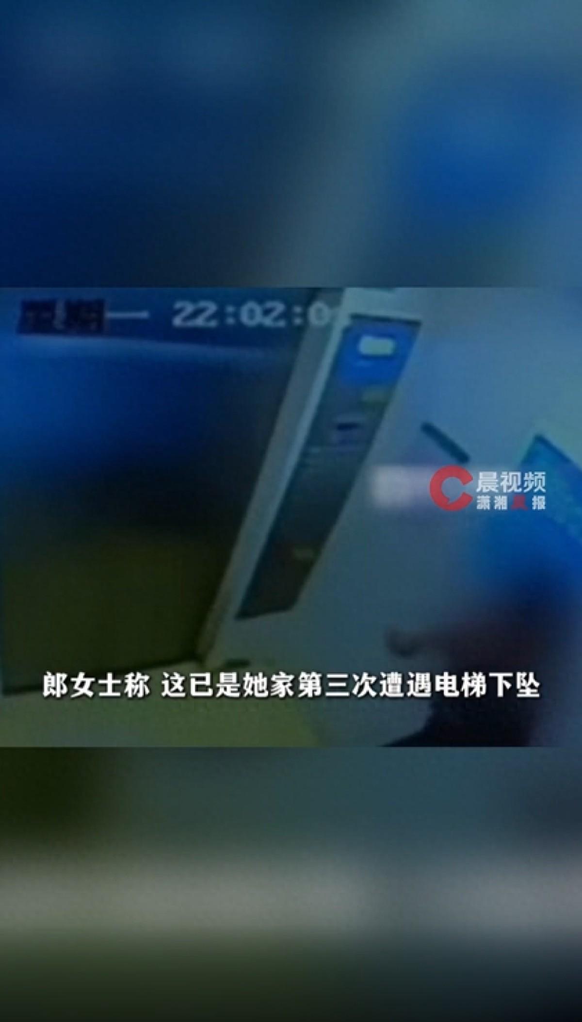 7月27日晚，家住昆明海伦国际的一位业主回家时，电梯突然从31楼下坠到负2楼，这