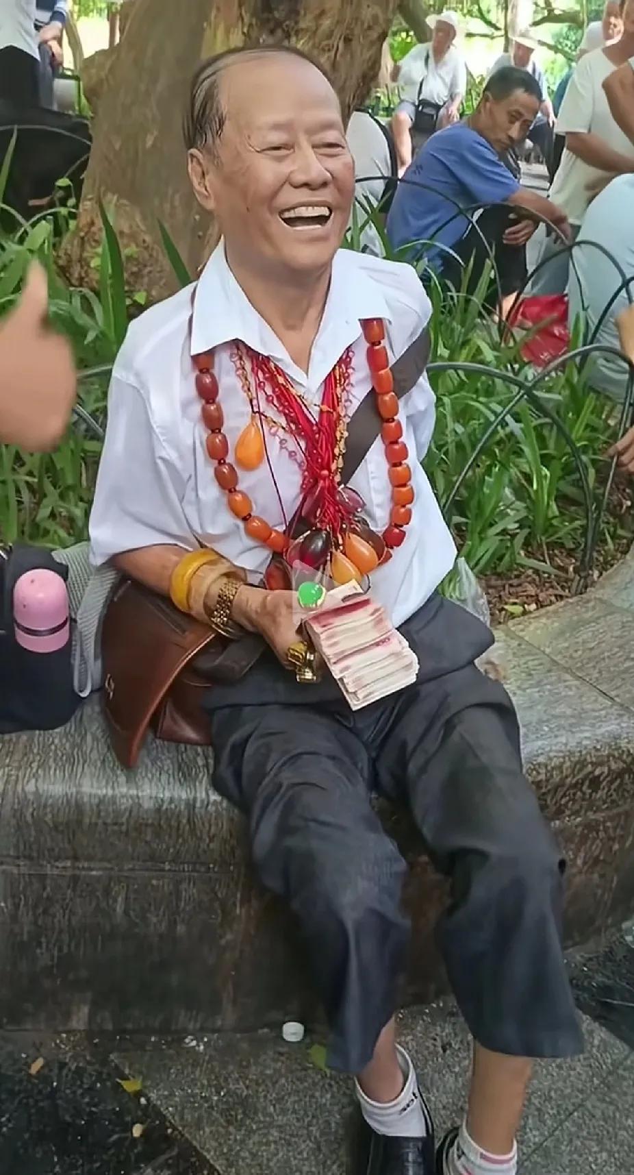 惊呆了！姜还是老的辣，还是大爷懂人心……[捂脸]