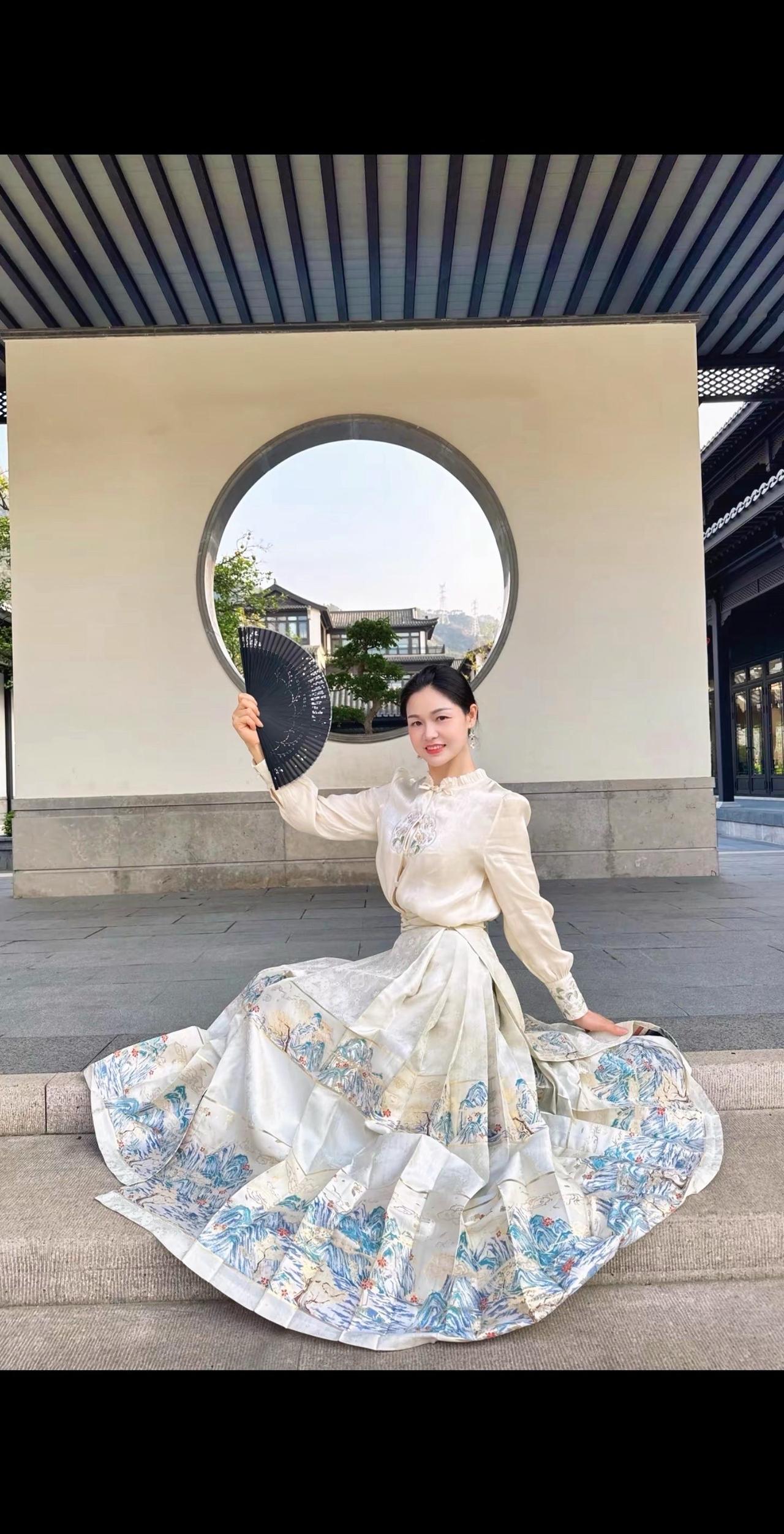 愿这平凡的日子里，被喜欢的人和事填满。愿每个平凡的日子里，都有花开的心情。这心情