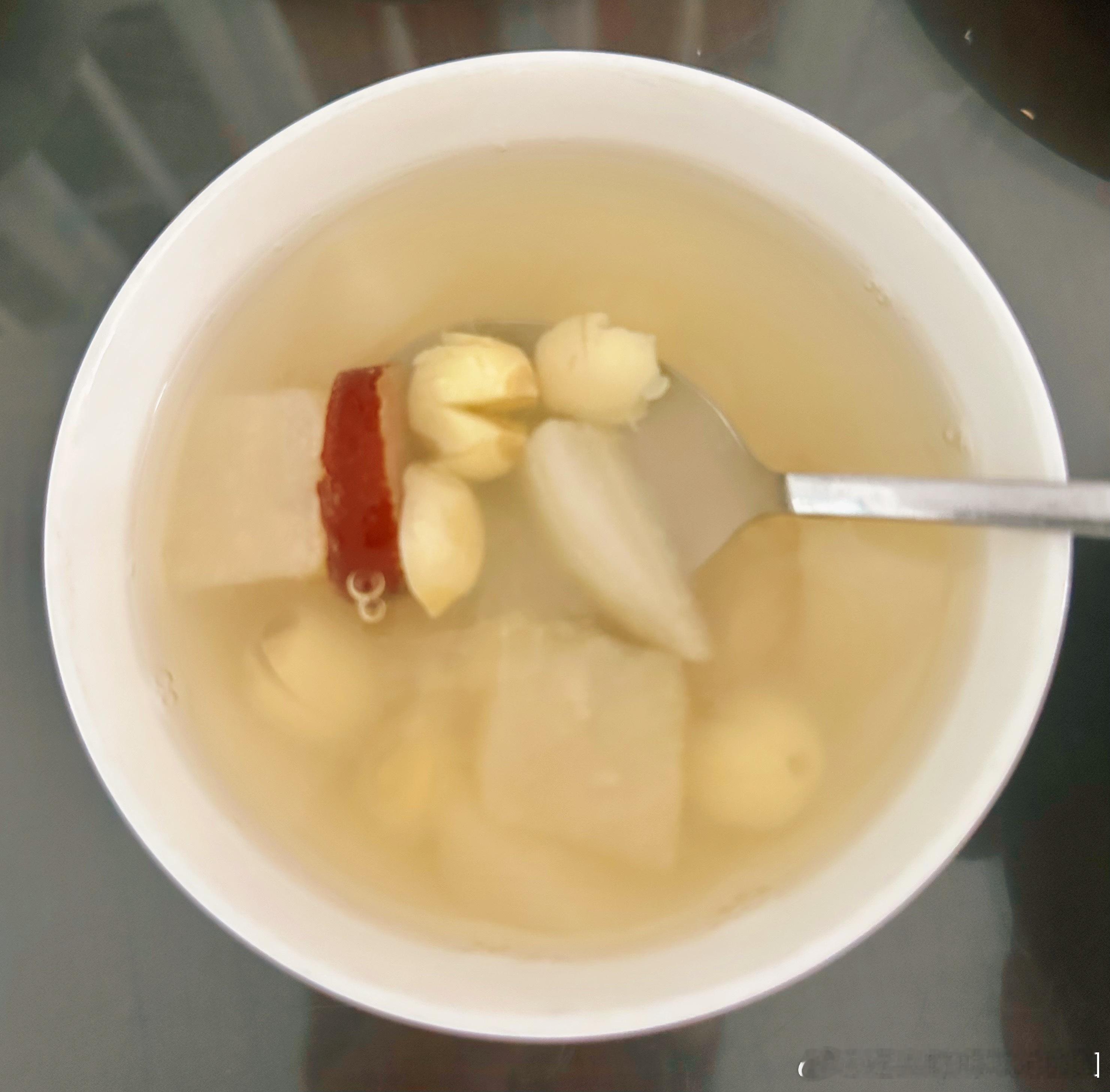 昨日白露露从今夜白秋意自此浓此时多吃点白色的东西润肺极好的百合莲子梨羹试试用这个