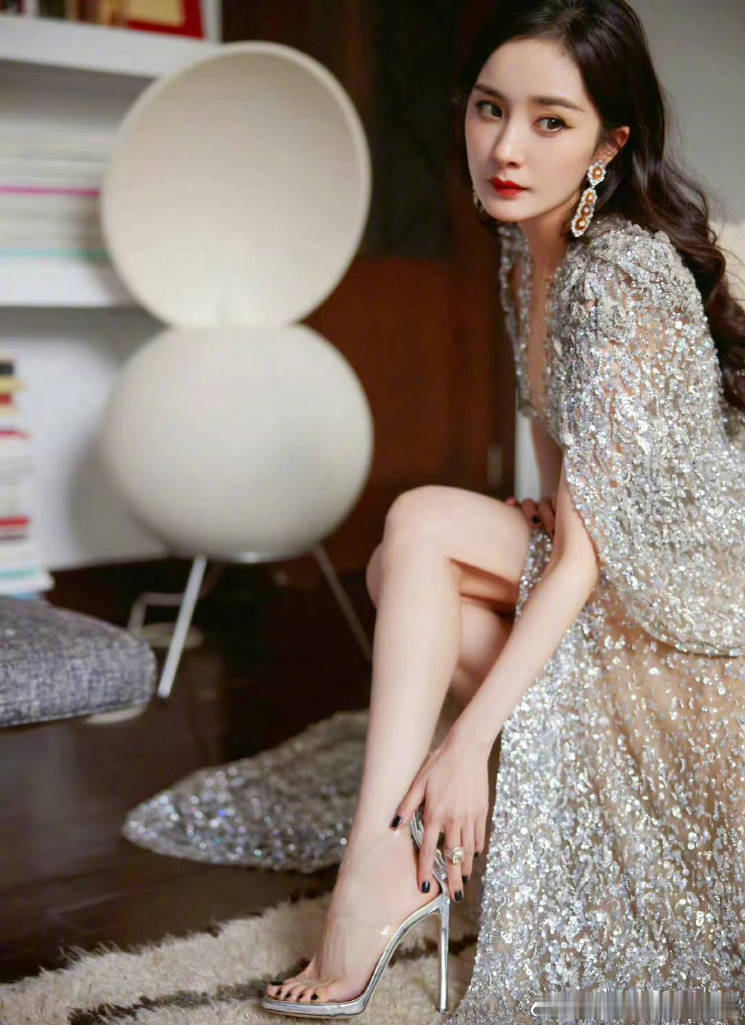杨幂ELLE12连登杨幂ELLE ​​​