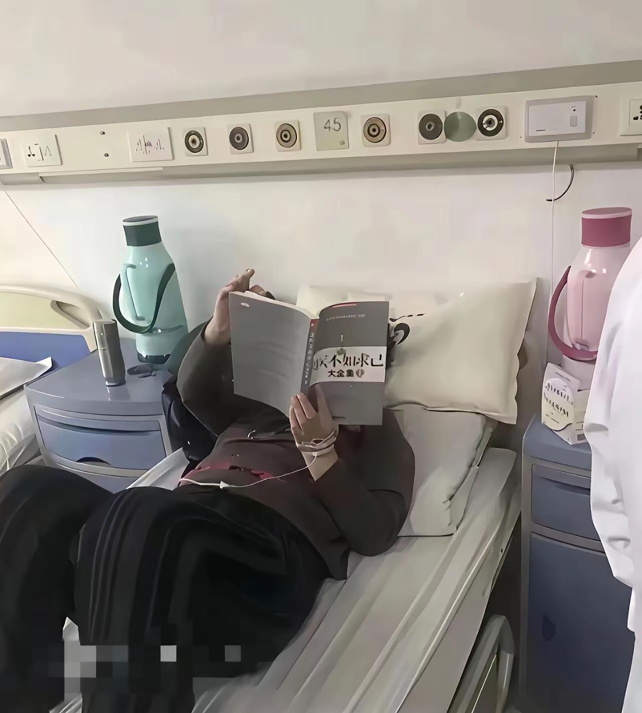 书到用时方恨少。
大爷正在恶补中……[呲牙]