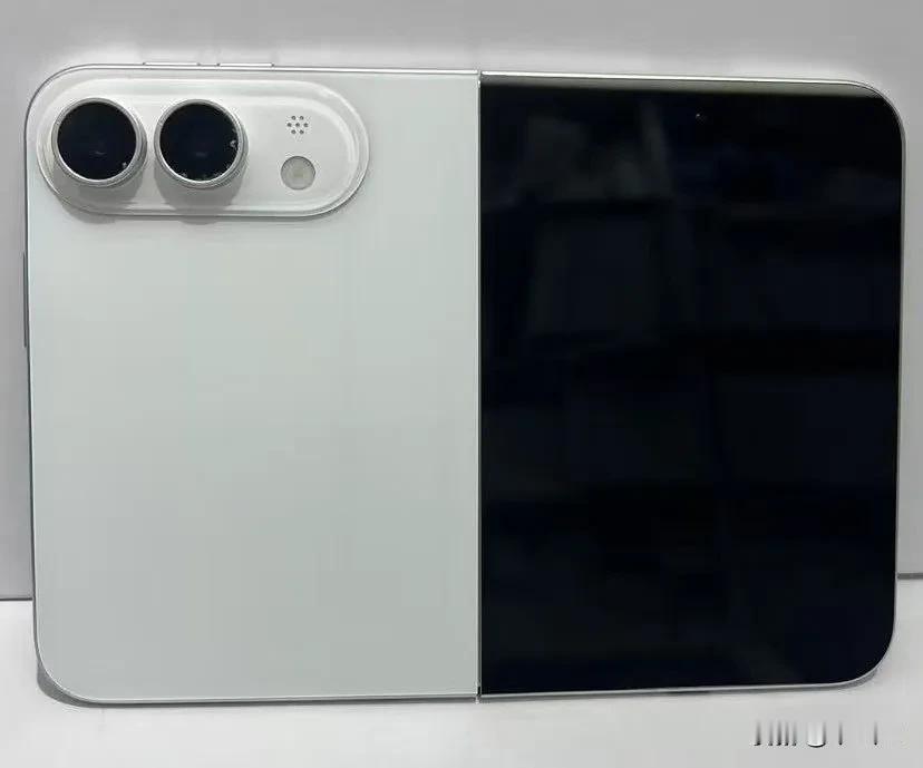 iPhone Ultra 新的机模图，大 R 角，屏幕比例 4:3，阔折叠形态，