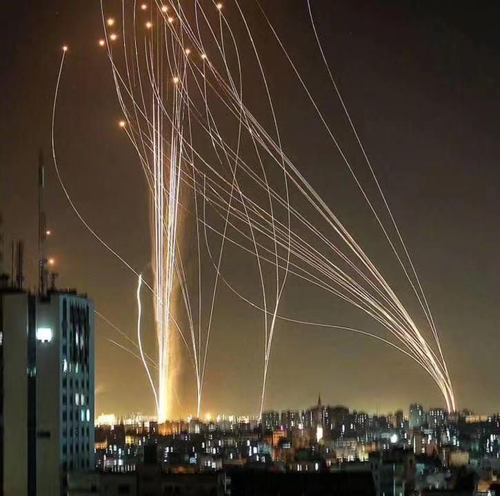 此次以色列的“铁穹”防空系统为何神话破灭？来瞅瞅哈马斯武装发布的多管火箭炮宣传片