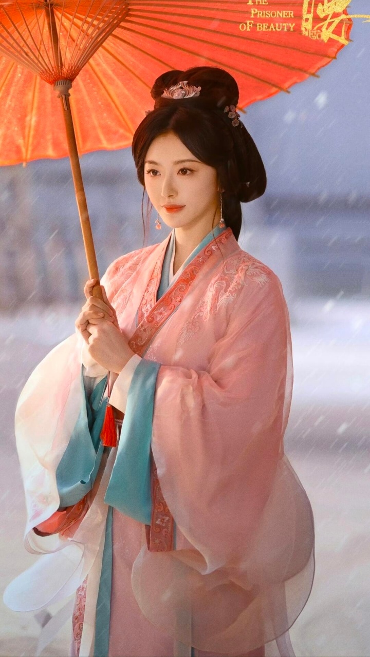 孔雪儿孔雪儿选秀后首登Hi6孔雪儿逐玉剧宣首登Hi6剧里是古装美人，剧外是搞笑女