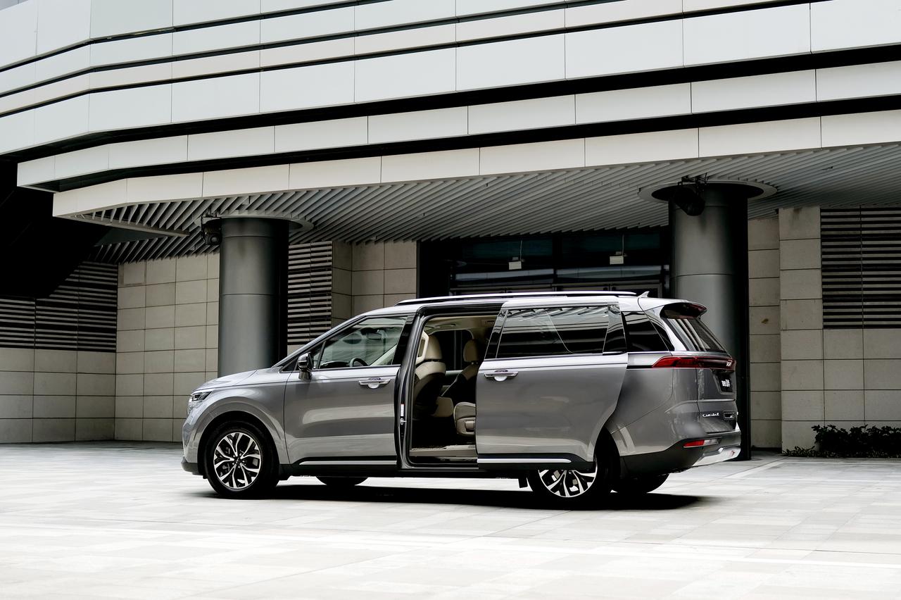 嘉华值不值35万1998年，第一代嘉华诞生，定位全球化高端MPV，全球车血统与生