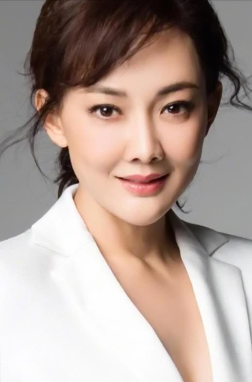 2007年，牛莉生下一女，在一次吵架的过程中，她怒气冲冲地问老公刘亚东：“你比我