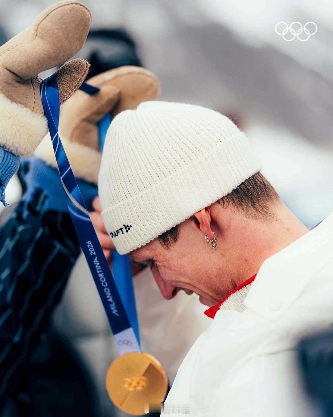 晚安！米兰！米兰冬奥首位三金王诞生中国队员面带鲜血过终点线谷爱凌夺银后发文 意大