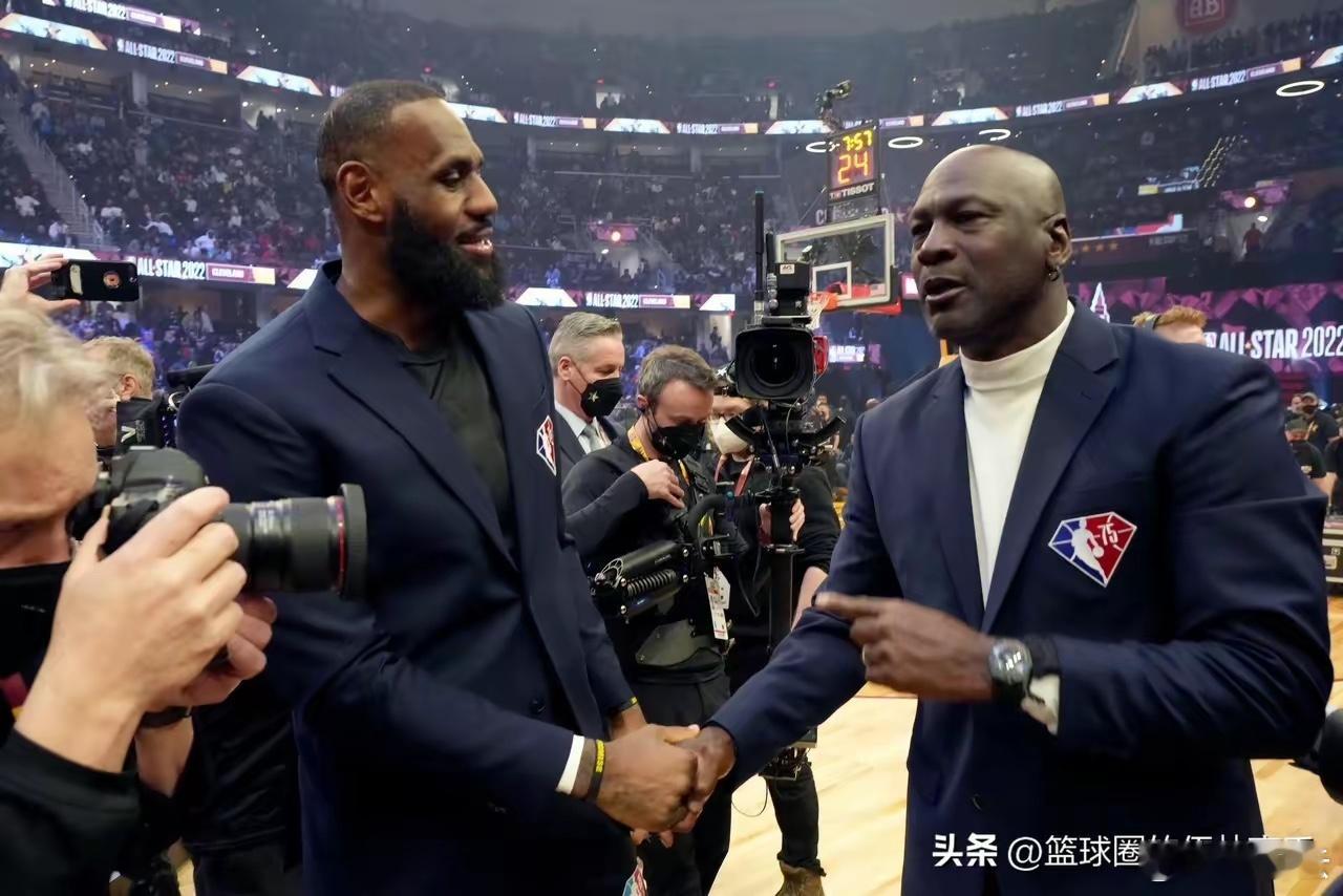 詹姆斯回应GOAT之争詹姆斯谈与乔丹之间的goat之争🗣️：“我觉得这是一场非