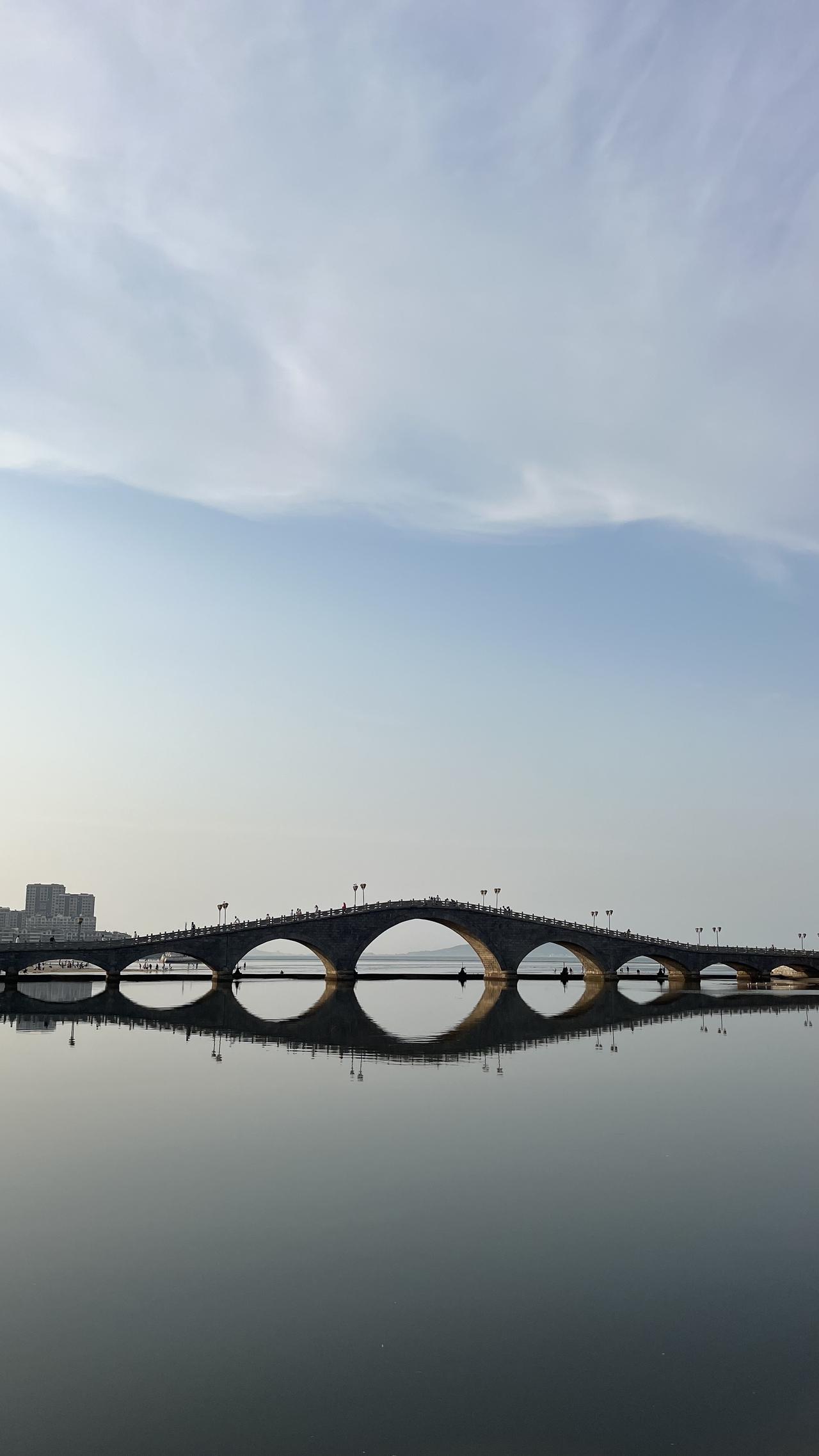 适合老夫老妻的6个慢游小城，海拔低、物价亲民、医疗无忧。

在这个快节奏的时代，