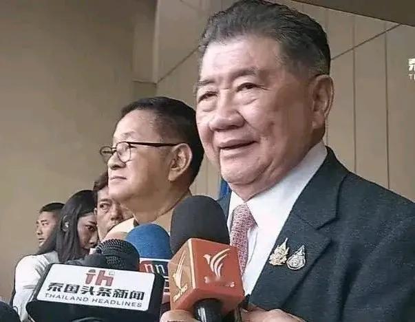 越闹越大！柬埔寨与泰国这是不想好好相处了。泰国代理总理普坦宣称，泰国要降低同柬埔
