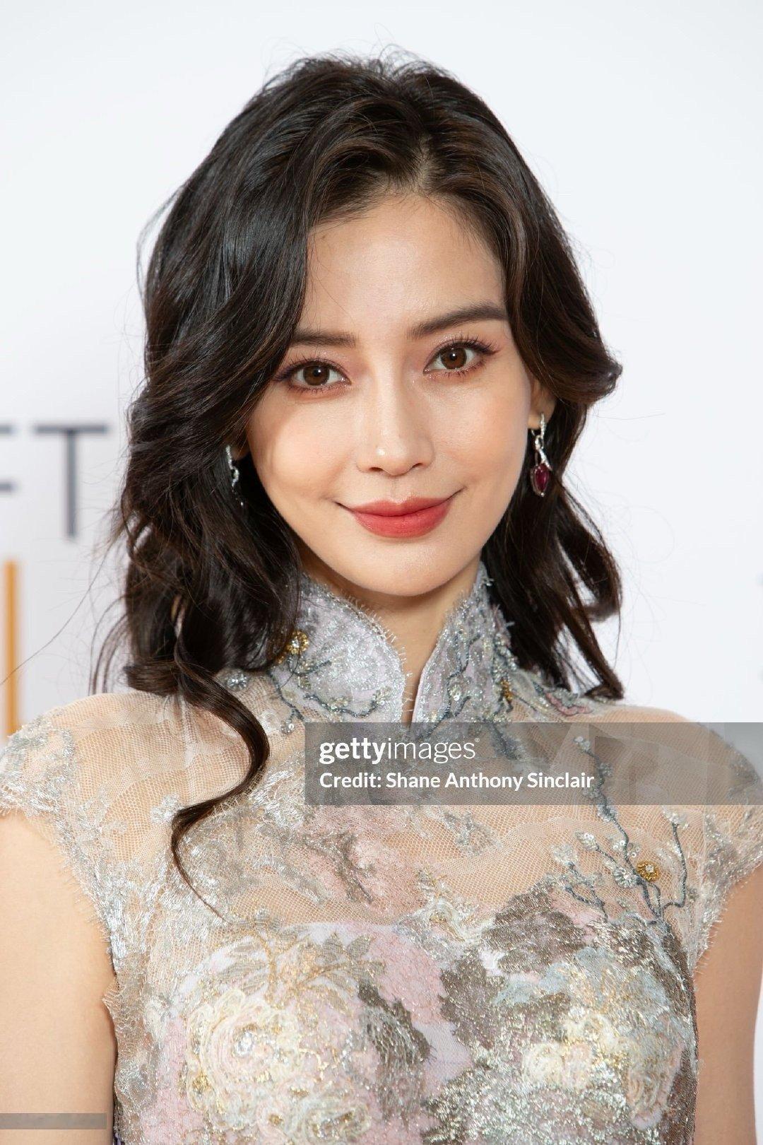 杨颖[心][心]感觉憔悴了许多为了复出肯定也做了很多努力 ​​​