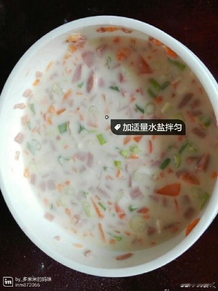 【鸡蛋火腿肠小切饼的做法】加了火腿肠和胡萝卜丁，当然还有鸡蛋，营养丰富全面，加上
