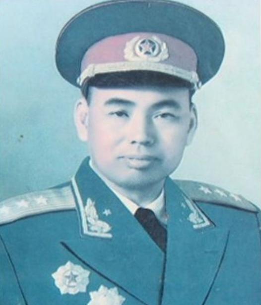 1976年，许世友的七十大寿在广州度过。七十大寿后，许世友的大儿子许光专程从河南
