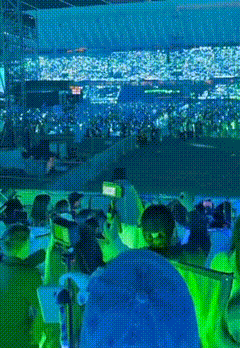 昨天QQ音乐超级巅峰之夜，这还有动手比划的呢