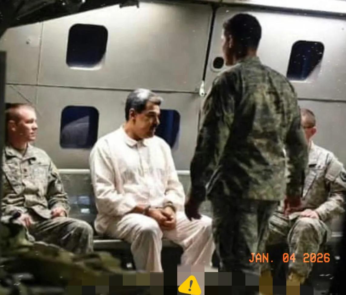 特朗普透露了马杜罗被抓现场过程以及被抓后的位置：马杜罗被抓上直升机，然后先运到硫