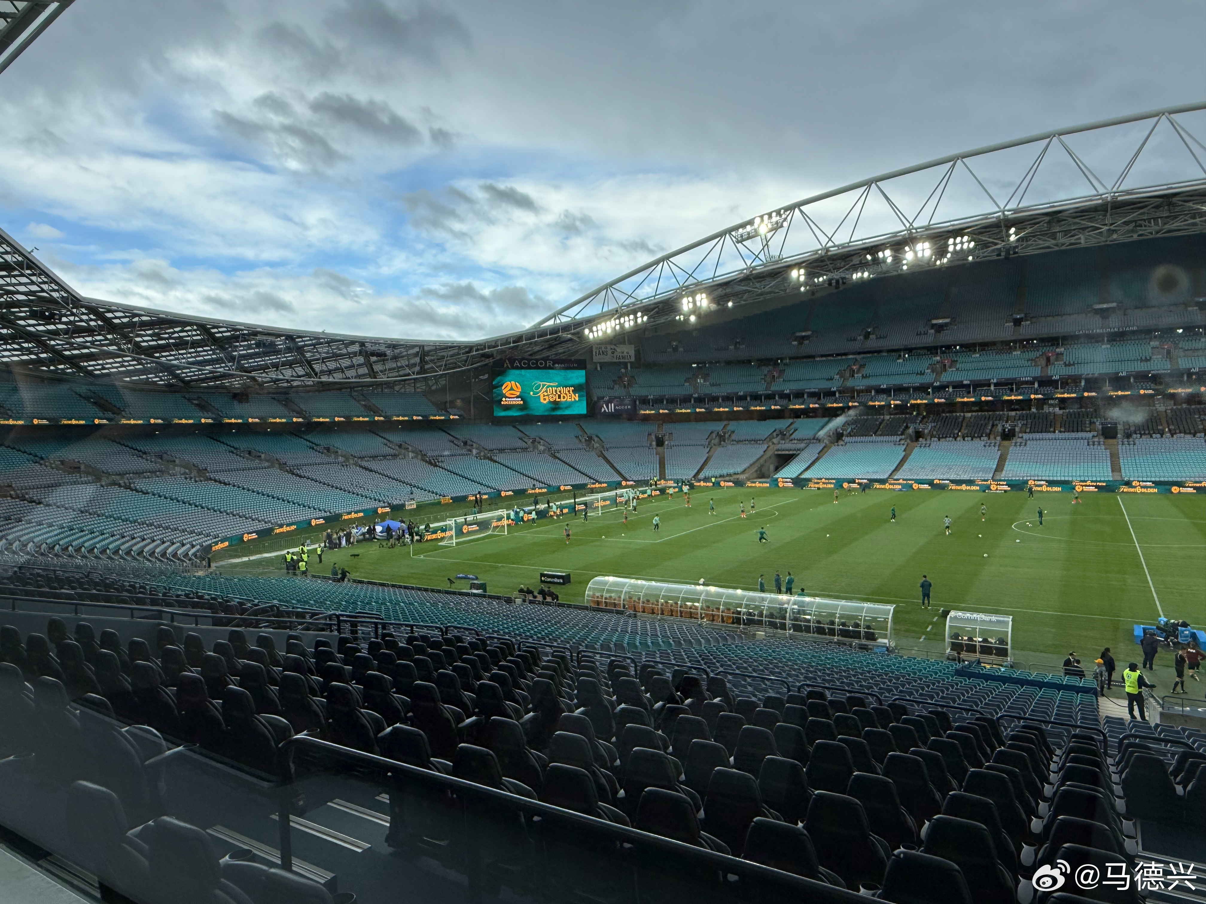 国足国足中国队 还有不到半小时，球迷在吗？