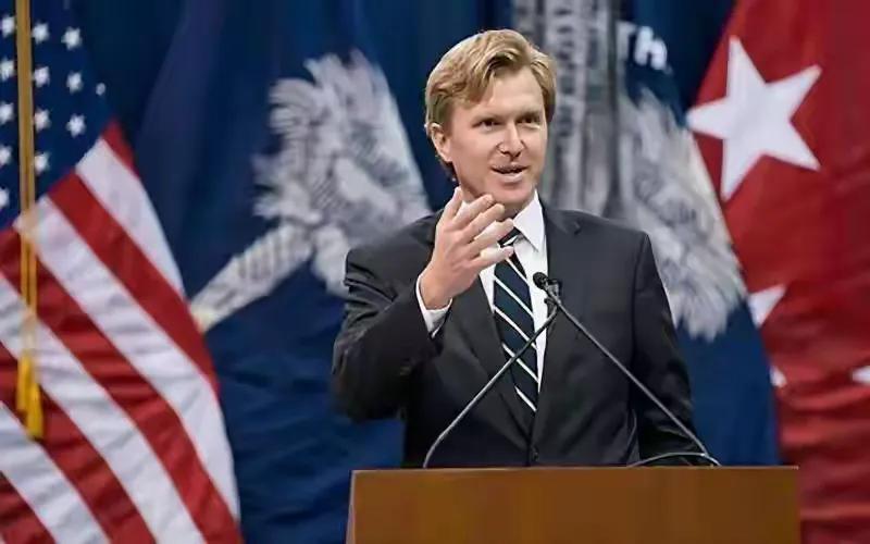 欧洲要发展自己的核武库，别天真了，对此美国战争部副部长科尔比表示：美国坚决反对欧