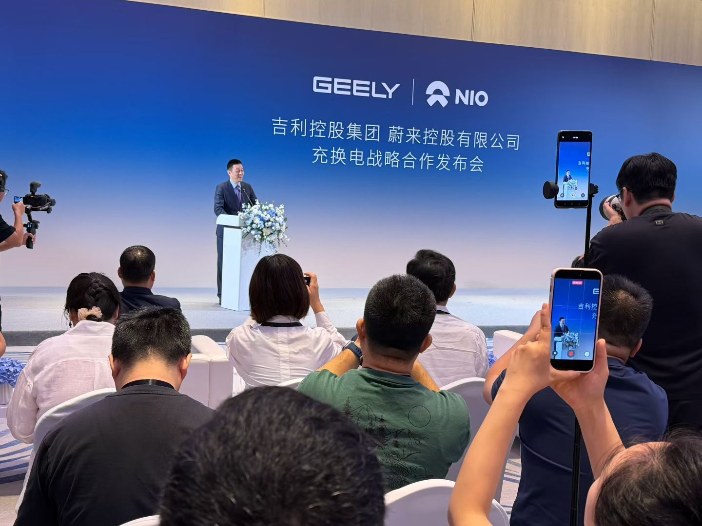 吉利控股6.4亿入股蔚来能源9月28日，吉利与蔚来达成充换电全面战略合作。吉利以