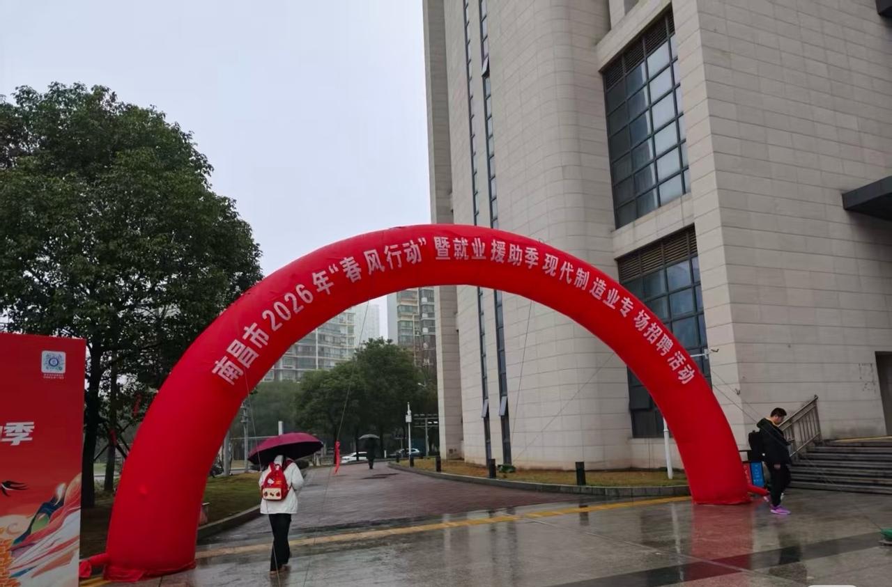 现在年轻人是不是也不会去参加线下招聘

年轻人找工作主力是大学生，然而大厂好一点