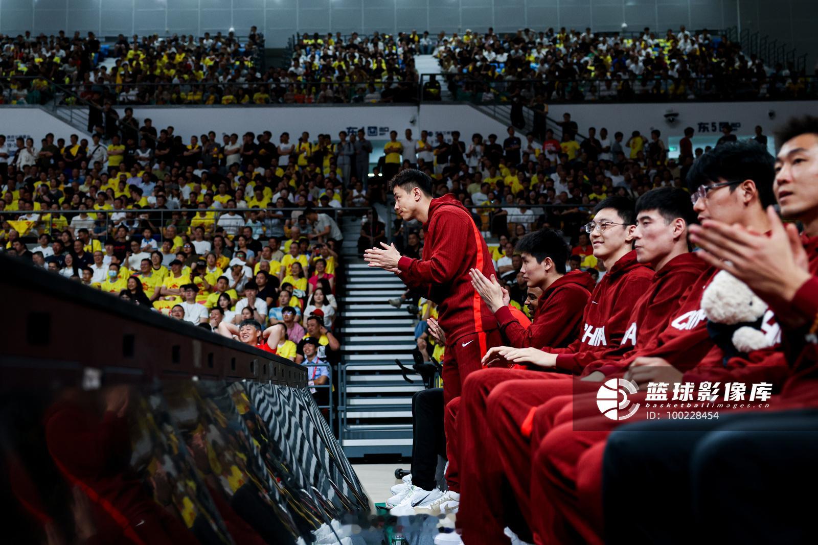 中国男篮中国男篮 中国男篮12日上午开了入队会，根据中国体育报报道，这次第三窗口