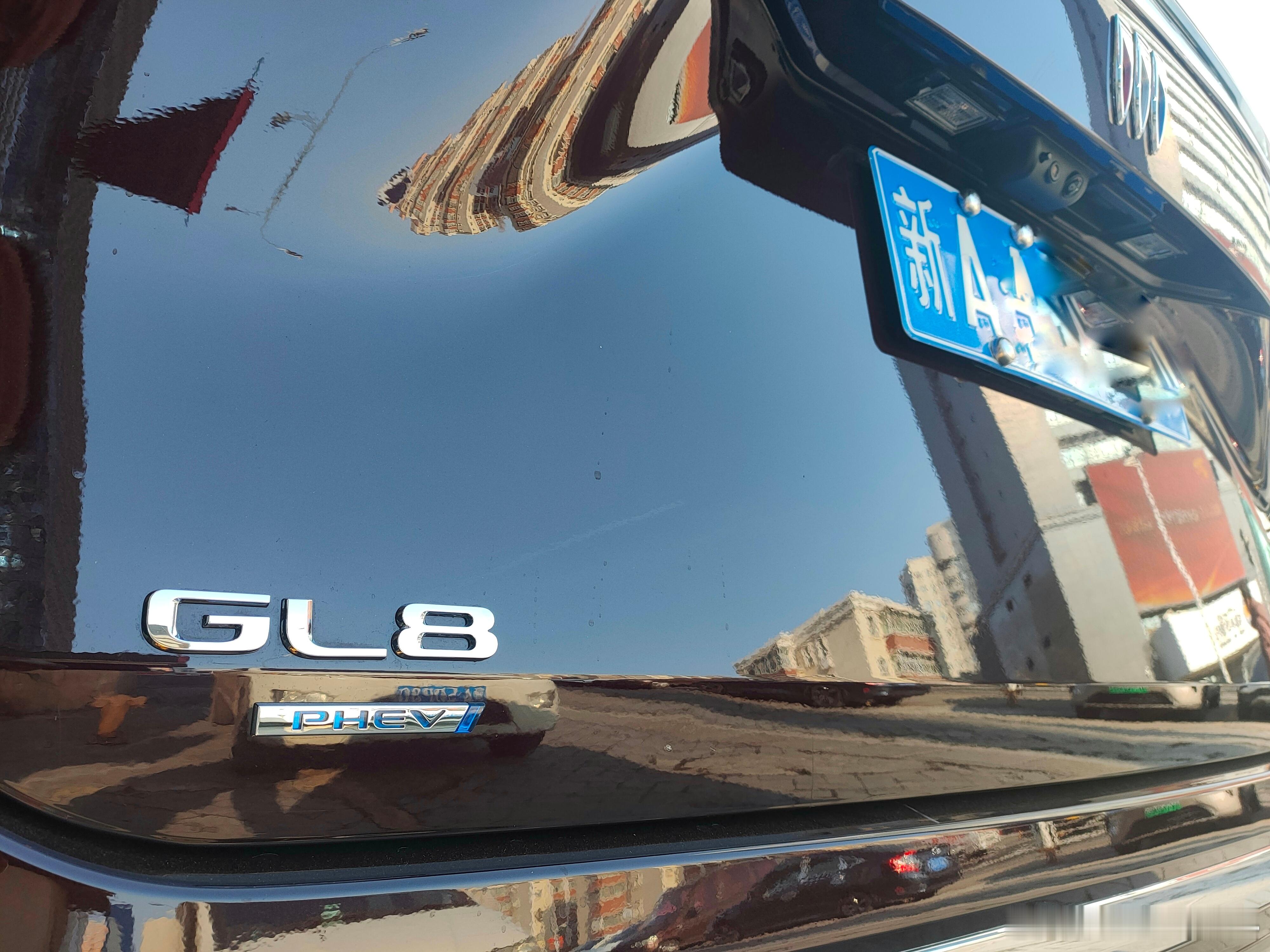 蓝牌phev。。。左右雀食各有一个“加油口”