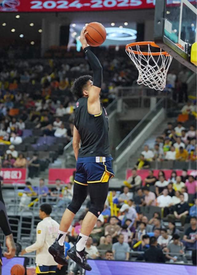 天亮了！四川 97‑85 击碎 47 连败，黄荣奇赛后落泪，洪辛五投全中