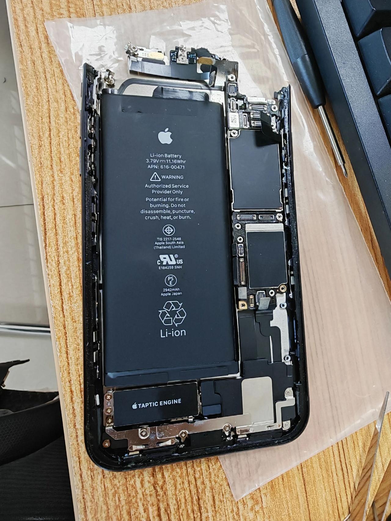 被电梯轧成两截的 iPhoneXR 被我瞎折腾修好了前情提要：XR几年前不小心掉